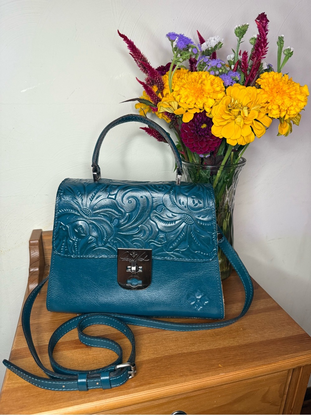 Patricia Nash Chauny Floral Tooled Leather Satchel Handbag Purse - Blue Coral 🦋